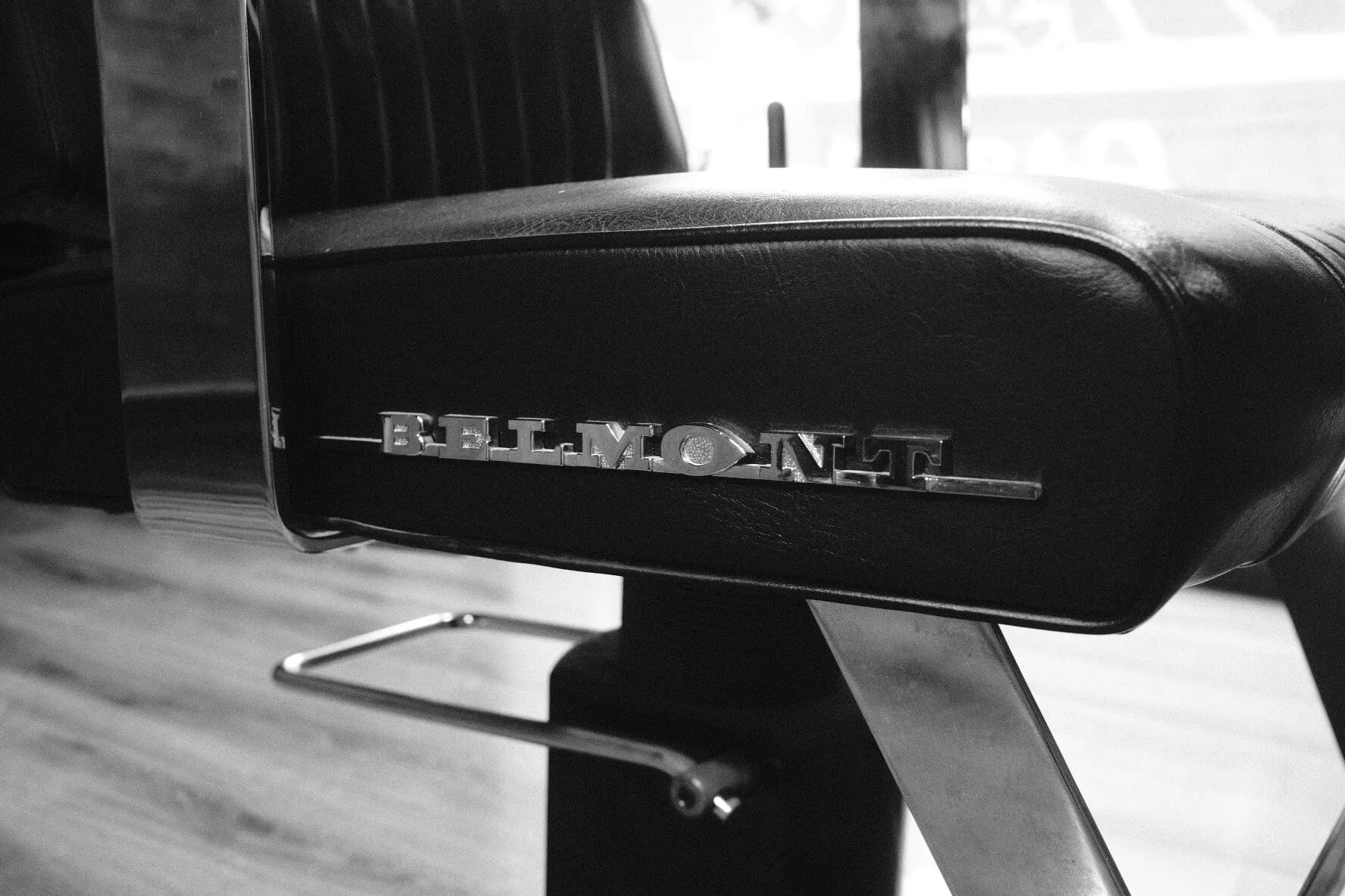 Detalle del sillón de barbería Belmont en Mr.Outfit